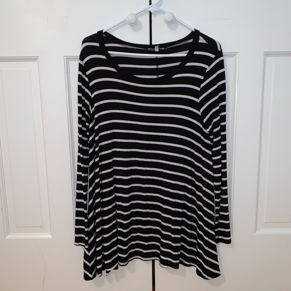 CHARLOTTE RUSSE Black striped T-shirt dress